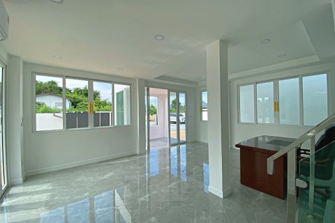 Chalet de 3 dormitorios en Hua Hin, Tailandia № 168338 - foto 10