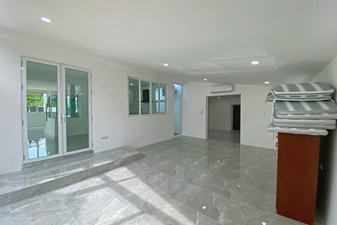 Chalet de 3 dormitorios en Hua Hin, Tailandia № 168338 - foto 11