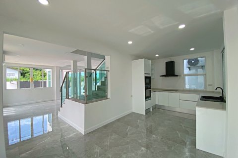 Chalet de 3 dormitorios en Hua Hin, Tailandia № 168338 - foto 7