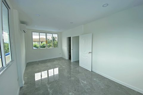 Chalet de 3 dormitorios en Hua Hin, Tailandia № 168338 - foto 15