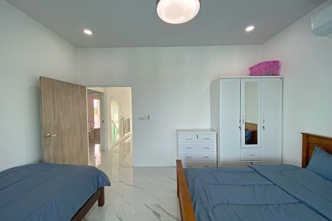 Chalet de 7 dormitorios en Hua Hin, Tailandia № 168339 - foto 17
