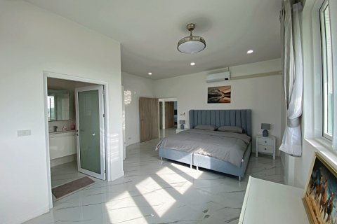 Chalet de 7 dormitorios en Hua Hin, Tailandia № 168339 - foto 23