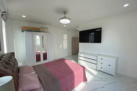 Chalet de 7 dormitorios en Hua Hin, Tailandia № 168339 - foto 25