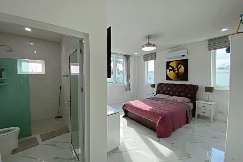 Chalet de 7 dormitorios en Hua Hin, Tailandia № 168339 - foto 27