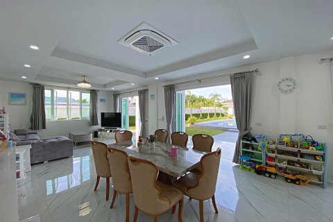 Chalet de 7 dormitorios en Hua Hin, Tailandia № 168339 - foto 9