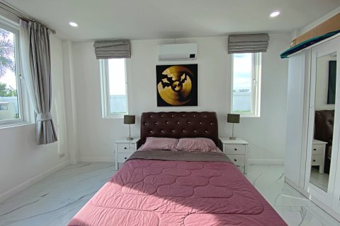 Chalet de 7 dormitorios en Hua Hin, Tailandia № 168339 - foto 26