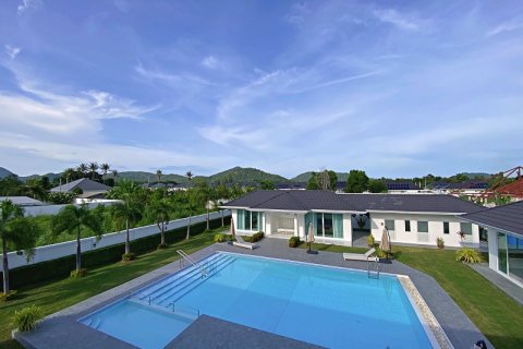 Chalet de 7 dormitorios en Hua Hin, Tailandia № 168339 - foto 7