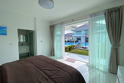 Chalet de 7 dormitorios en Hua Hin, Tailandia № 168339 - foto 30