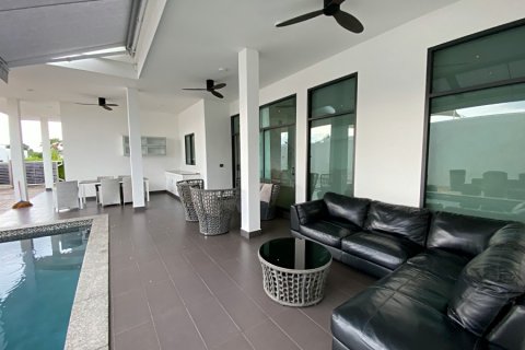 Chalet de 4 dormitorios en Hua Hin, Tailandia № 168343 - foto 6