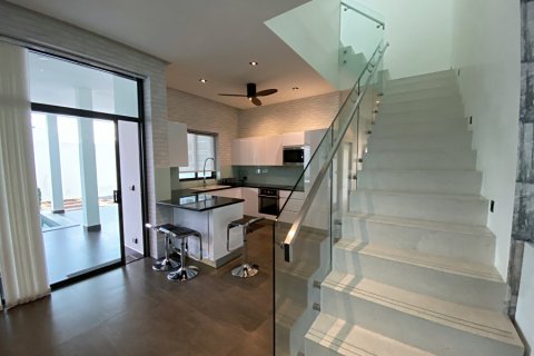 Chalet de 4 dormitorios en Hua Hin, Tailandia № 168343 - foto 21