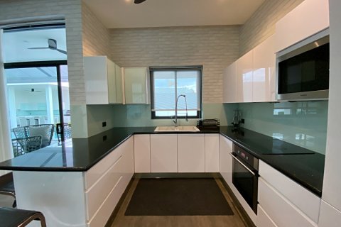 Chalet de 4 dormitorios en Hua Hin, Tailandia № 168343 - foto 13