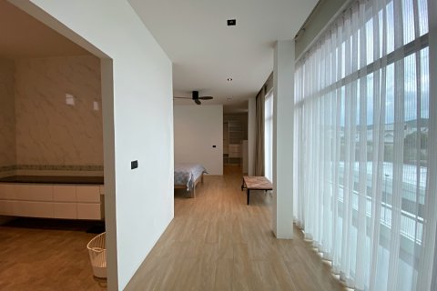 Chalet de 4 dormitorios en Hua Hin, Tailandia № 168343 - foto 30