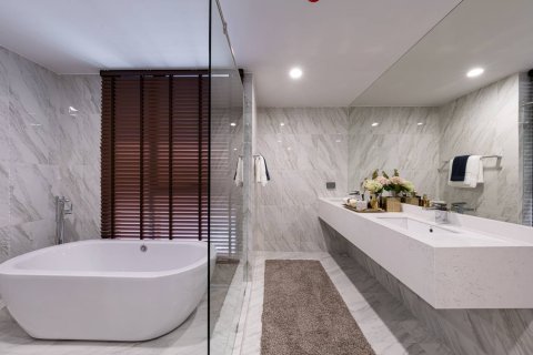 Ático de 3 dormitorios en Bangkok, Tailandia № 180493 - foto 21