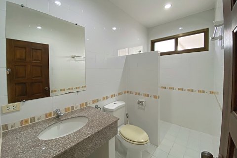 Chalet de 4 dormitorios en Hua Hin, Tailandia № 168327 - foto 21