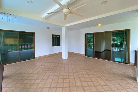 Chalet de 4 dormitorios en Hua Hin, Tailandia № 168327 - foto 28