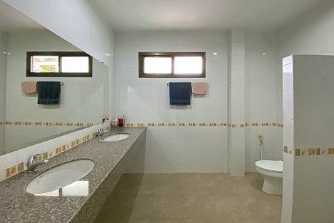 Chalet de 4 dormitorios en Hua Hin, Tailandia № 168327 - foto 25