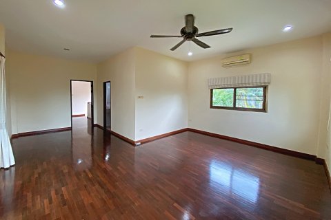 Chalet de 4 dormitorios en Hua Hin, Tailandia № 168327 - foto 23