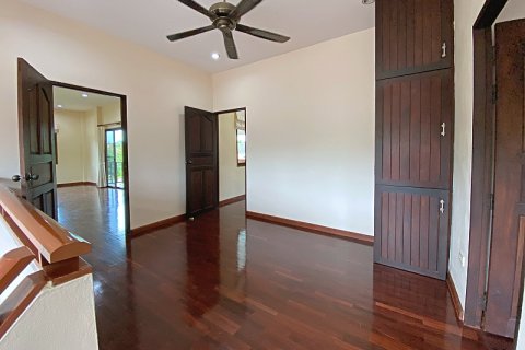 Chalet de 4 dormitorios en Hua Hin, Tailandia № 168327 - foto 17