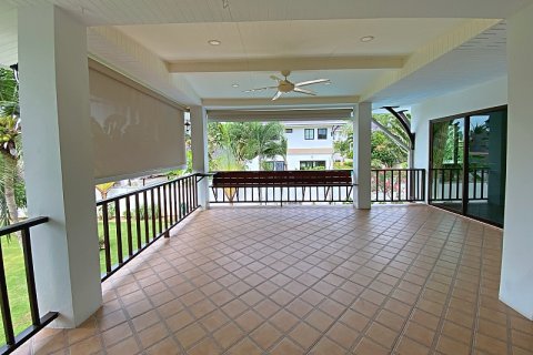 Chalet de 4 dormitorios en Hua Hin, Tailandia № 168327 - foto 27
