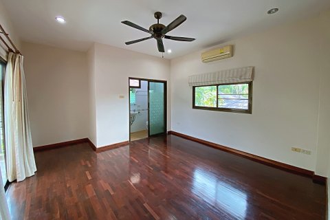 Chalet de 4 dormitorios en Hua Hin, Tailandia № 168327 - foto 18
