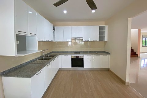 Chalet de 4 dormitorios en Hua Hin, Tailandia № 168327 - foto 16