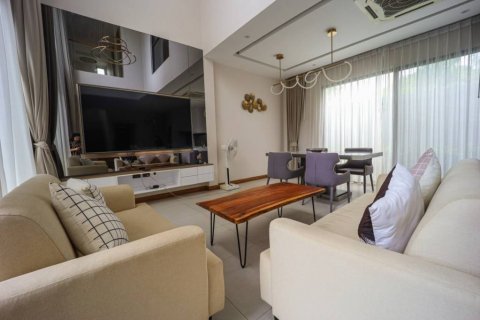 Chalet de 3 dormitorios en Pattaya, Tailandia № 114122 - foto 2