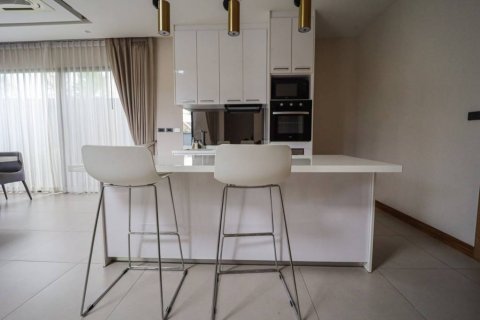 Chalet de 3 dormitorios en Pattaya, Tailandia № 114122 - foto 9