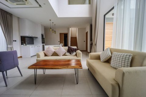Chalet de 3 dormitorios en Pattaya, Tailandia № 114122 - foto 3