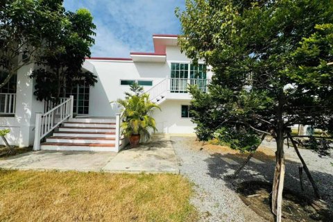 Chalet de 4 dormitorios en Hua Hin, Tailandia № 152348 - foto 2