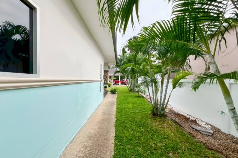 Chalet de 3 dormitorios en Cha-am, Tailandia № 152350 - foto 10
