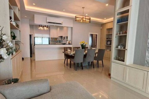 Chalet de 3 dormitorios en Pattaya, Tailandia № 152347 - foto 4