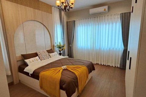 Chalet de 3 dormitorios en Pattaya, Tailandia № 152347 - foto 8