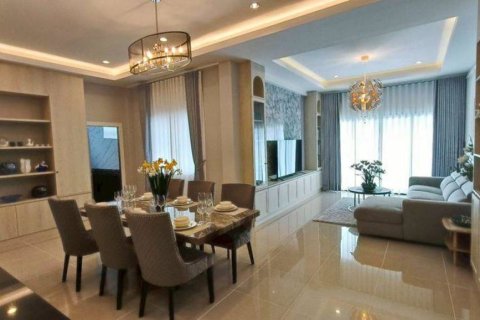 Chalet de 3 dormitorios en Pattaya, Tailandia № 152347 - foto 5