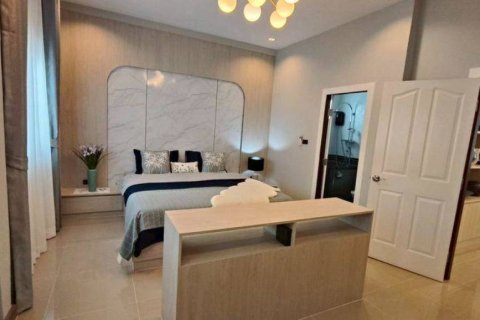 Chalet de 3 dormitorios en Pattaya, Tailandia № 152347 - foto 10