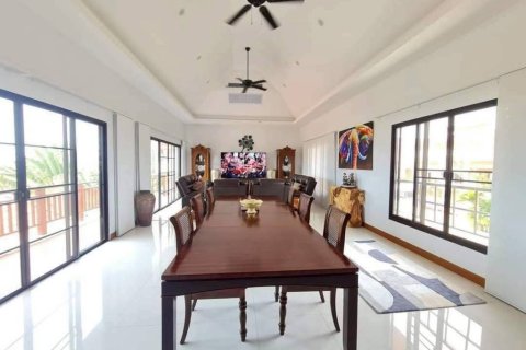 Chalet de 3 dormitorios en Sattahip, Tailandia № 152349 - foto 5