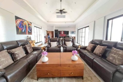 Chalet de 3 dormitorios en Sattahip, Tailandia № 152349 - foto 3