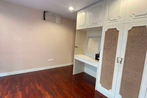Condominio de 3 dormitorios en Watthana, Bangkok, Tailandia № 47459 - foto 15