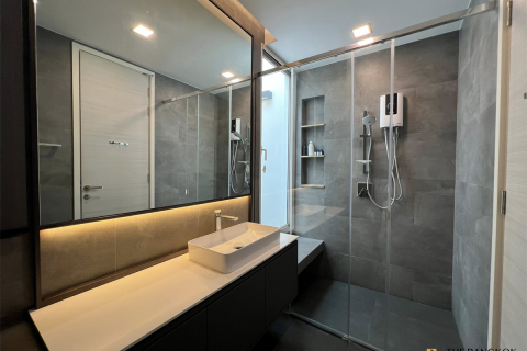 Haus in Bangkok, Thailand 4 Schlafzimmer № 189423 - Foto 2