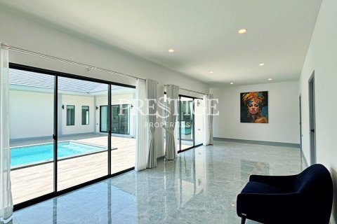 House in Pattaya, Thailand 4 bedrooms № 198332 - photo 20