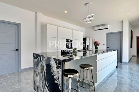 House in Pattaya, Thailand 4 bedrooms № 198332 - photo 8
