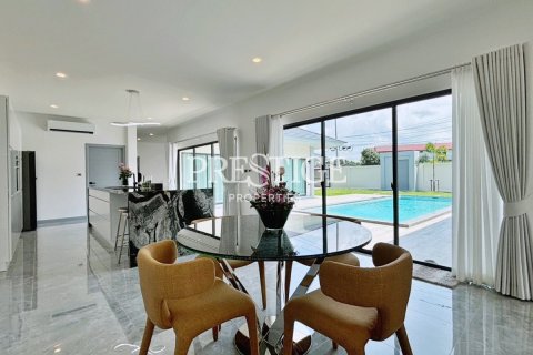 House in Pattaya, Thailand 4 bedrooms № 198332 - photo 7