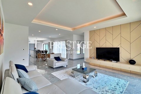 House in Pattaya, Thailand 4 bedrooms № 198332 - photo 5
