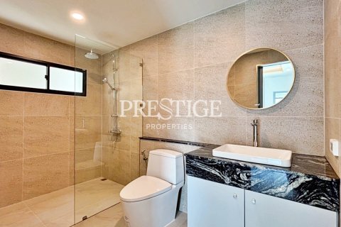 House in Pattaya, Thailand 4 bedrooms № 198332 - photo 16
