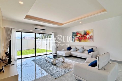 House in Pattaya, Thailand 4 bedrooms № 198332 - photo 3