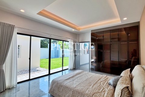 House in Pattaya, Thailand 4 bedrooms № 198332 - photo 15