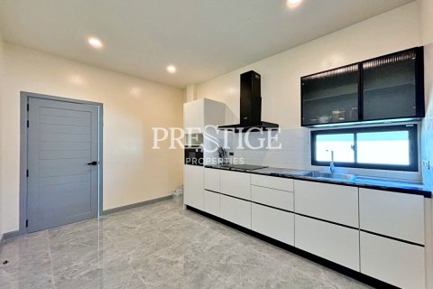 House in Pattaya, Thailand 4 bedrooms № 198332 - photo 21