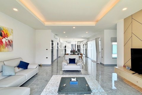 House in Pattaya, Thailand 4 bedrooms № 198332 - photo 6