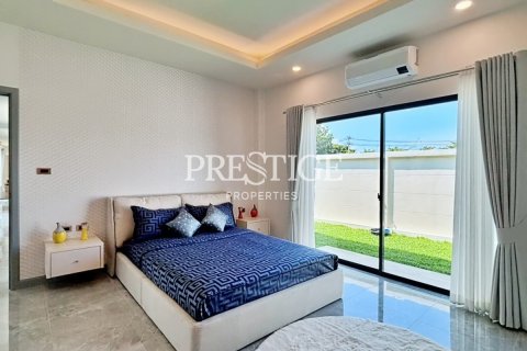 House in Pattaya, Thailand 4 bedrooms № 198332 - photo 17