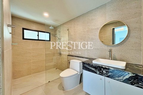 House in Pattaya, Thailand 4 bedrooms № 198332 - photo 19