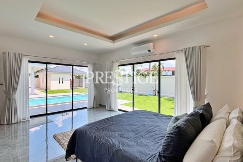 House in Pattaya, Thailand 4 bedrooms № 198332 - photo 12